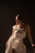 <b>婚纱礼服与造型服务</b>
